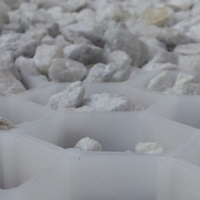 <p>Hier vind u een grote collectie split, grind, keien en zand.</p>

<p>Klik op één onderstaande categorieën en je vindt gegarandeerd wat je zoekt.</p>

<p><strong>Uitleg sterren:</strong></p>

<ul>
	<li>1 ster - kwaliteit die wij niet verkopen;</li>
	<li>2 sterren - Meer onderhoud en kleurverloop;</li>
	<li>3 sterren - Behandeld , minder onderhoud  en verkleuring;</li>
	<li>4 sterren - Extra behandeld, nog minder onderhoud en verkleuring;</li>
	<li>5 sterren - Bijna geen onderhoud en verkleuring</li>
</ul>

<p><em>Twijfel je nog?  Wij geven graag advies op maat.</em></p>

<ul><br />
	 
</ul>
