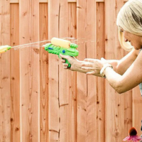<p>Tuindeuren en -poorten van douglas, grenen, hardhout en composiet (WPC) geven jouw tuin een veilige en stijlvolle doorgang die perfect aansluit bij je schutting of tuinafscheiding. Kies voor een kant‑en‑klare tuindeur of gebruik verstelbare stalen poortframes om zelf eenvoudig een stevige poortdeur of tuinpoort op maat te maken met planken in de gewenste houtsoort of WPC bekleding.</p>

