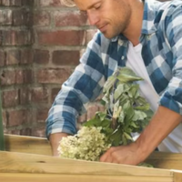 <p>Een houten tuinkast is de ideale oplossing om alles in de tuin netjes op te bergen, van kliko en container tot fiets, tuingereedschap en kussens. Met een compacte houten tuinberging cre&euml;ert u extra opbergruimte zonder grote schuur, perfect voor terras, balkon of kleine tuin</p>

<p>&nbsp;</p>
