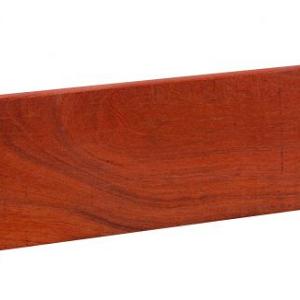 Hardhout angelim vermelho fijnbezaagde plank 2 x 15 x 400 cm.