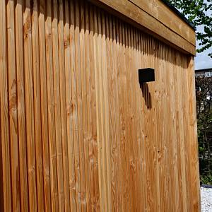 Wandmodule Achterwand, Type F triple profiel douglas 200 x 146 cm (verticaal),  inclusief regelwerk