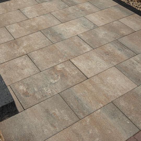 ELITON SUPREME LINEA 30×60×6 cm Kilimanjaro — duurzame betontegel in krachtige donkere tint