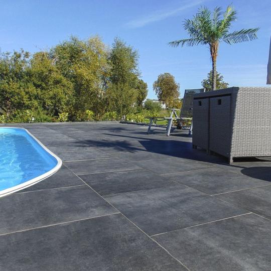 CERASUN Merano Antracite 60x60x4 cm - een hoogwaardige keramische buitentegel