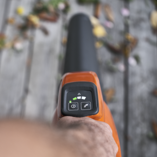 Huaqvarna 120iB Bladblazer met accu en lader