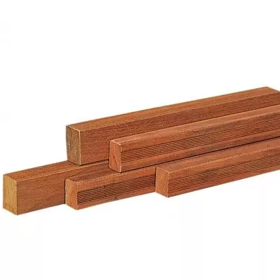 Hardhouten geschaafde afdekkap met sponning (4,9 x 1 cm) 7 x 3,5 x 180 cm.