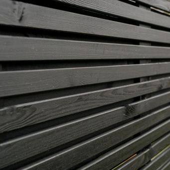 Grenen geschaafd latten scherm, recht horizontaal/verticaal, 180 x 180 x 5 cm, zwart gespoten.