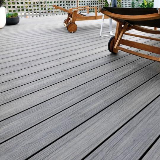 WPC 2,25×21×500 cm Fiberdeck Premium Massief Dark Grey – Duurzame kwaliteit voor een luxe uitstralin