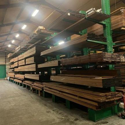 AZ Hardhouten paal fijnbezaagd, gepunt 10 x 10 x 400 cm.