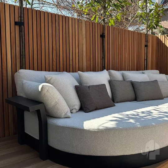 Elephant Schutting Stripes Black Hardhout FSC 4,5x180x180 cm – Naturel/Zwart, RVS Geschroefd