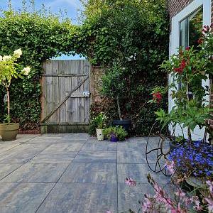 H2O Comfort Square 60x60x4 cm metallica corten– Stijlvolle steen voor tuin en terras