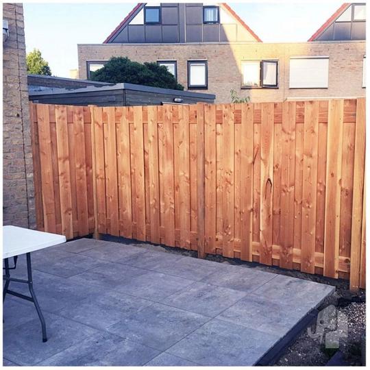 Elephant schutting geschaafd Douglas PEFC 48 x 1800 x 1800 mm met 16 mm vlak geschaafd en RVS geschr