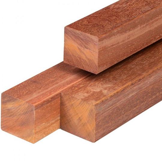 Angelim vermelho hardhouten paal 8,5 x 8,5 x 400 cm, geschaafd, 4 ronde hoeken, ongepunt