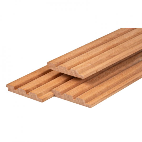 Bangkirai hardhouten plank met triple profiel en afmetingen van 2,2 x 14,5 x 335 cm geschaafd