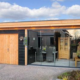 DHZ Plat dak Holten geschaafd douglas 300 x 300+390 cm zwart gespoten