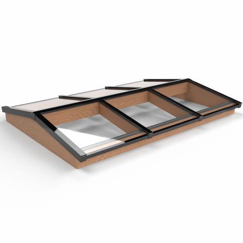 Lichtstraat met zadeldak, onderbouw van onbehandeld douglas, gelaagd glas, 158,2 x 155 cm, zwart.