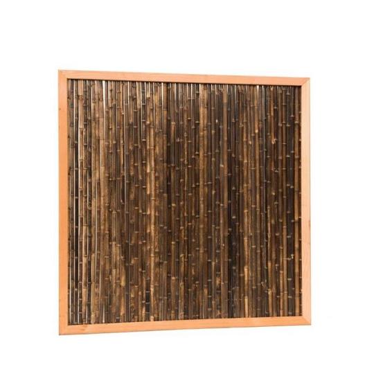 Bamboescherm van zwarte bamboestokken in douglas frame, 186 x 186 cm.