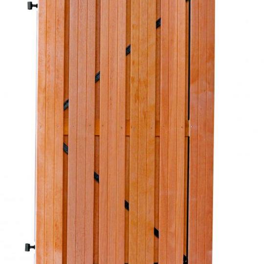Hardhouten plankendeur recht verticaal op zwart verstelbaar stalen frame 100 x 180 cm.