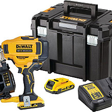 DEWALT Borstelloze Roofing Rolspijkertacker 18V XR (in TSTAK koffer, met 2x 2.0 Ah en XR multilader)