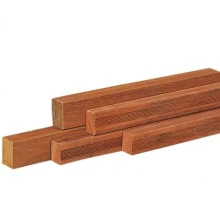 Hardhouten geschaafde afdekkap met sponning (4,9 x 1 cm) 7 x 3,5 x 180 cm.