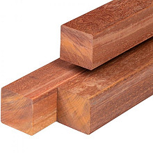 Angelim vermelho hardhouten paal 8,5 x 8,5 x 400 cm geschaafd, ongepunt, 4 ronde hoeken